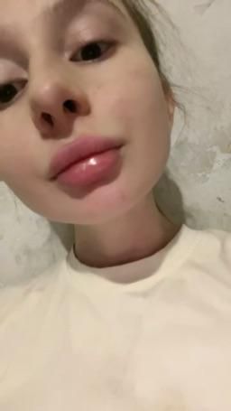 sweetkatty : cute 🥰 sexy lips 👄