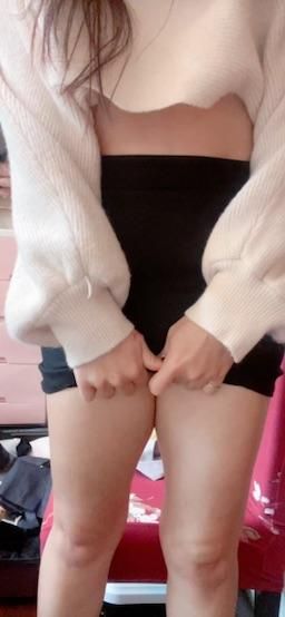 kellylady : 沒過一字馬,但有一線鮑😈
直播完 都想被後入玩壞了🫦
快解鎖一線鮑 關注我看直播💦💦