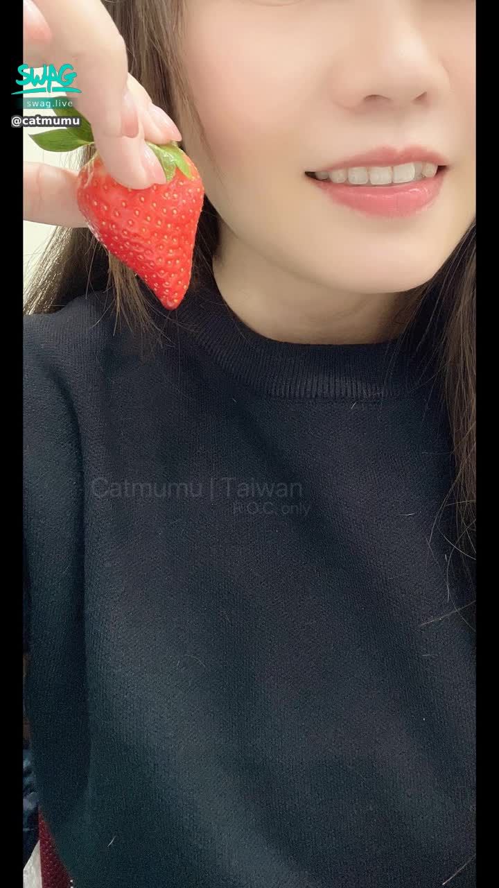 catmumu : 北台灣｜草莓季🍓

最近出產的草莓🍓
好好吃🍽️

吃不夠
週末一定還要
出發採草莓🚗

#草莓 #旅行日記 #果糖超標😭