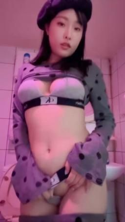 iuiu227 : 在廁所偷偷給你看一線鮑🍑

#艾悠