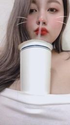 naicha.tea : 人家屁股翹的可以頂一瓶可樂
我胸部大的可以夾住一杯紅茶😳Babe