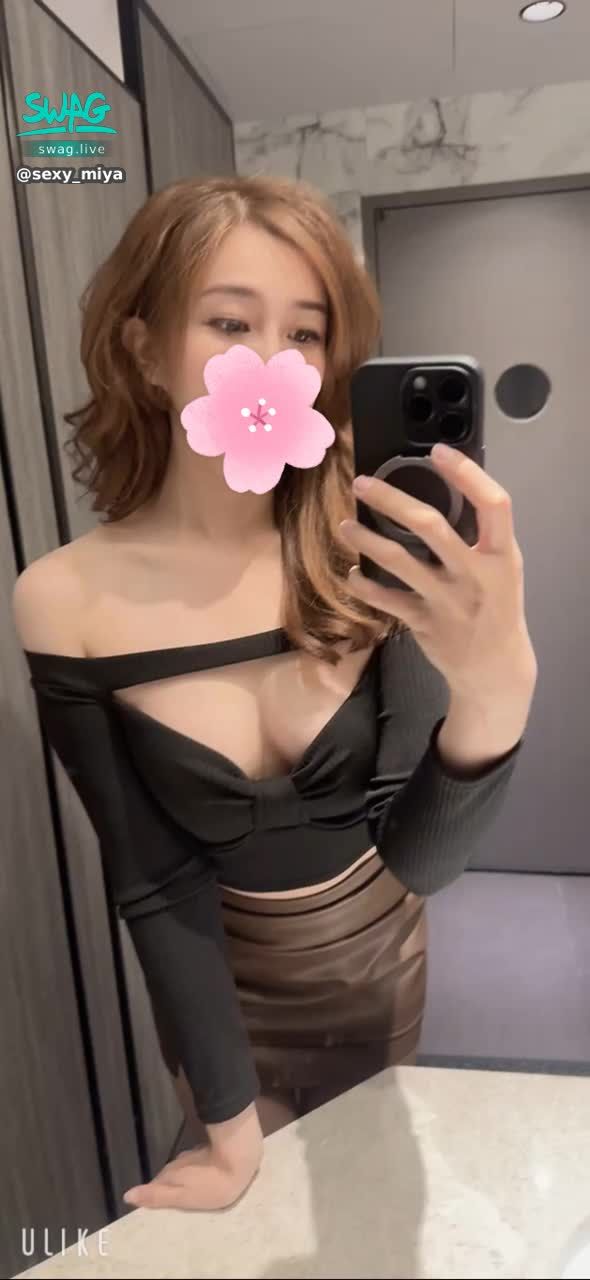 sexy_miya : This dress pops out when you pull it. 😈😈

It's exciting outside 🔥🔥🔥

A single chocolate for dynamic version 😈😈😈

It would be great if the toilet door was suddenly opened outside 🫣🫣