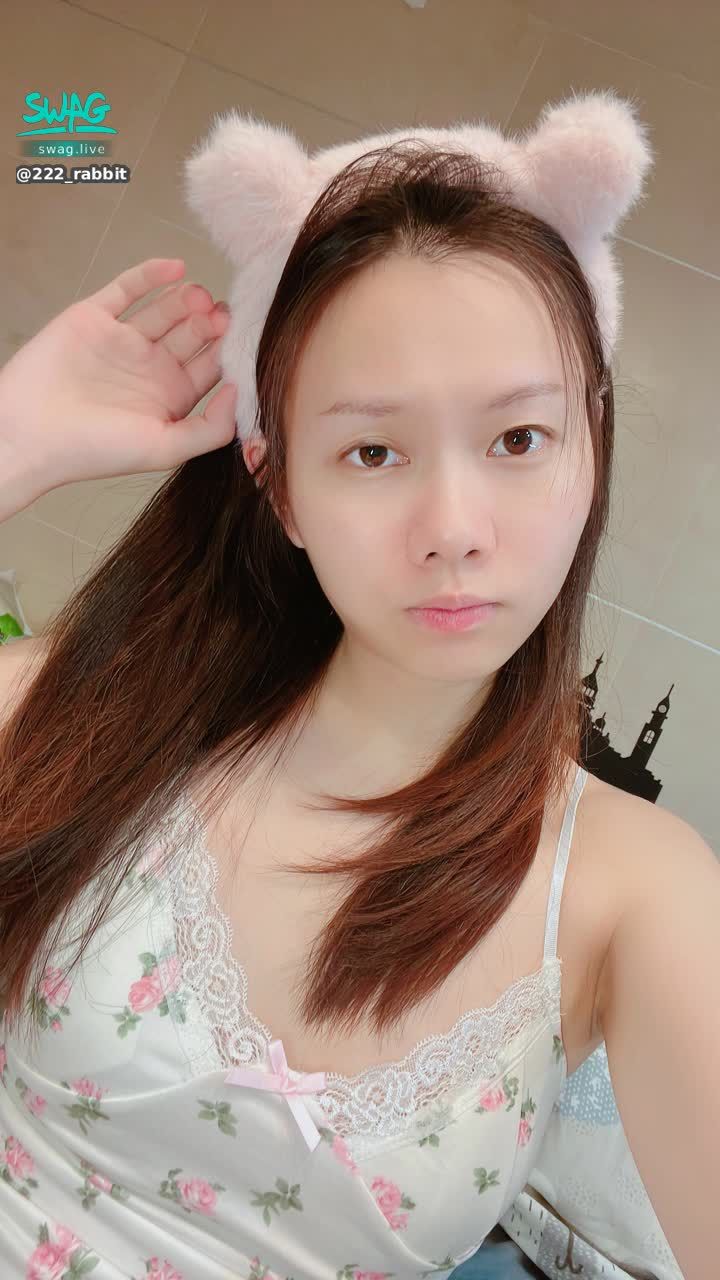 222_rabbit : 這個月可能先告假
看狀況
身體心理狀況不太優
未來會調整自己直播的形式
不勉強自己做不想做的事
不然我可能就要先走一步了😂