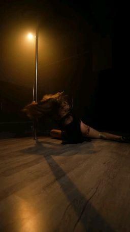 lessikitty : hot pole  dance 3