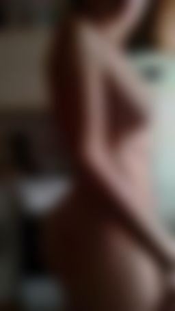 julielove : Dancing naked in your kitchen