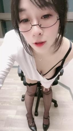 kellylady : 🧡好討厭 秘書週日還要加班 🧡
💦💦呼喊老闆來加班來了💦💦
哼 😡 一起累 在一起睡🫦