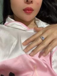 yemeiling : 吃個饅頭墊墊胃。