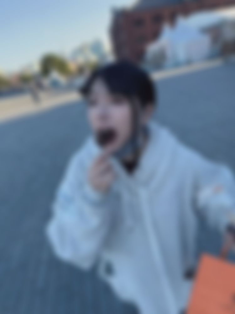 chiori_chan : 【ちょり散歩】まだまだ食べるよ！！！