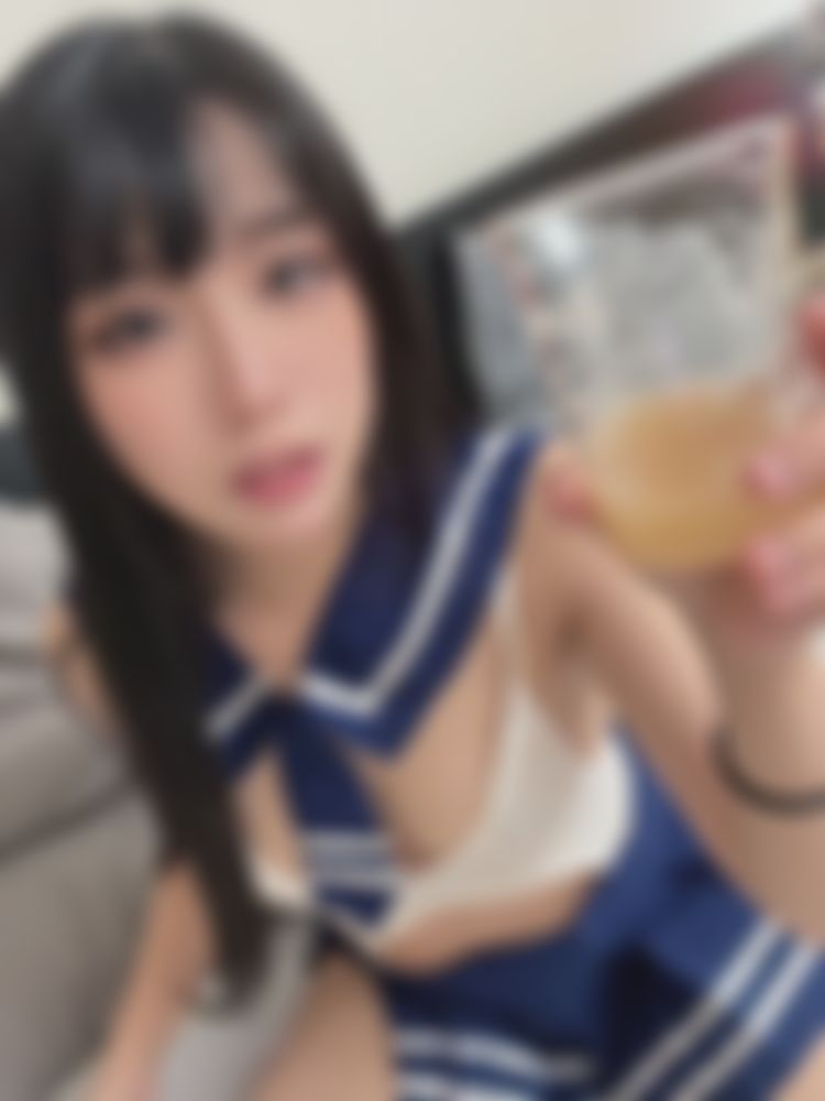 chiori_chan : やっぱり大人になったら悪いことしたいべ？

悪いことっつたらお酒飲んだらダメだな？？

つーことで、もらったお酒～！！かんぱ～い！！