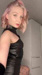 olyablondegirl : Do you like fishnet tights?
