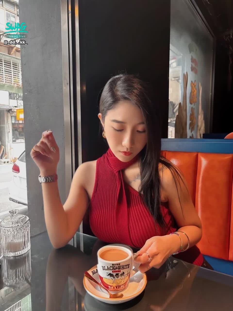 _dd._.kk_ : 看看風景 喝喝下午茶~~
#sexy #性感 #生活 #騷 #奶