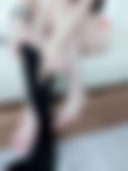 quanna : 性感丁字褲再穿上黑絲 你招架得住嗎！？