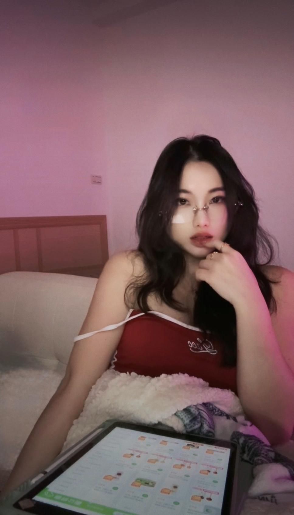 lovelyamber : 今晚把我的小穴填滿🥵💦