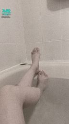 camilla_ : 浴缸不大 你跟我一起洗剛剛好🛁