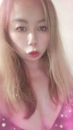 amy128live : 😘小可愛分享內在美~若隱若現的💕猜猜裡頭看有沒有穿😋