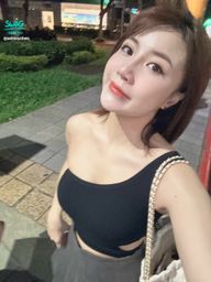 a*************7 : 真的很好奇一條肩帶可以撐得住D奶嗎
#性感 #背心 #奶 #sexy #露臉
