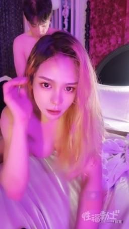  : 混血三性漂亮寶貝❤️背後插入承受不了大屌的撞擊💥表情逐漸變得母湯😎😎