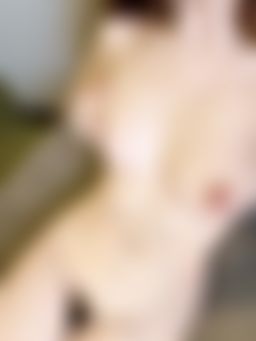 awesomegal : 在这炎热的午后，我只能把衣服统统脱掉，才能稍微凉快些 😘😘