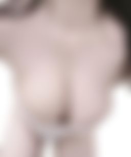 sexybearr : 新粉限定🤩白色的你們喜歡嗎 把背心拉掉甩奶Babe要幫我接好😳