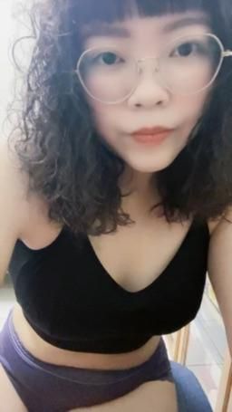 silvia_owo : 今天好熱好不想出門(´；ω；)