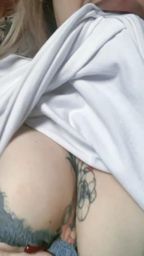 jagergirl : 咬著上衣露出的淫蕩巨乳快速晃動😈哥哥們可以一手掌握嗎💦奶控寶寶必收藏❤️薄紗內衣有小露點的小心機❤️❤️#sexy #性感 #騷 #奶 #大奶🔥 #愛撫 #巨乳 #hot #白白嫩嫩 #body #誘惑