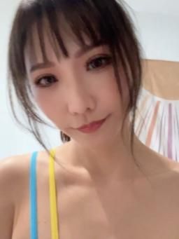  : 可惡 奶不夠豐滿 🥲