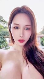 sexyyui : 天氣超好的,讓粉紅巨乳出來透透氣,猜猜這陽光讓我的奶頭曬成什麼顏色了😳希望不要被鄰居看到,不然可能會被抓去….xxoo