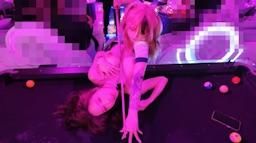 sexyyui : 朋友們唱歌唱到好起勁,但我已經上空用奶子當撞球架,準備被發射了!