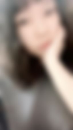 silvia_owo : 從下往上拍的視角 喜歡嗎💕