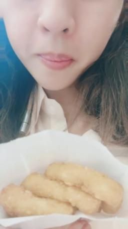 lovemeredith : 你也喜歡吃薯餅嗎？我作的更好吃，想吃我作的嗎？