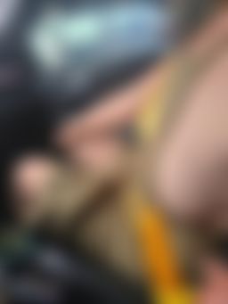 383838moni : 露側乳的穿搭，男伴開車，給我掏出來舔一舔，幫助提神