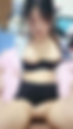 maggiebabe : 這樣的姿勢覺得自己好羞恥，色色的穴穴一直被肉棒輸出💦