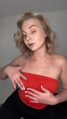 olyablondegirl : blonde girls dancing for you