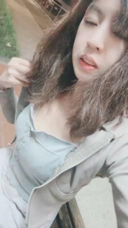 lovemeredith : 深夜等車回家的女生，你希望我幾點播呢