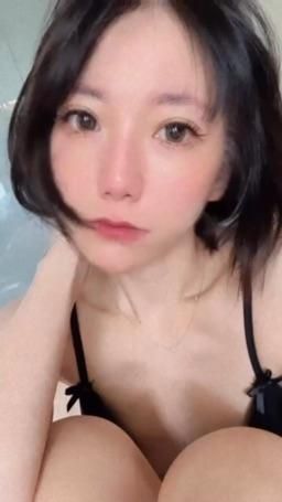 nanayac : 5/1晚上22:00來陪我直播哦🫶🏻