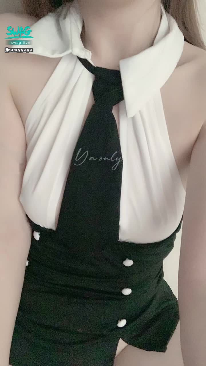 sexyyaya : 喜歡這種御姊的裝扮嗎😏
私訊跟我說🤍