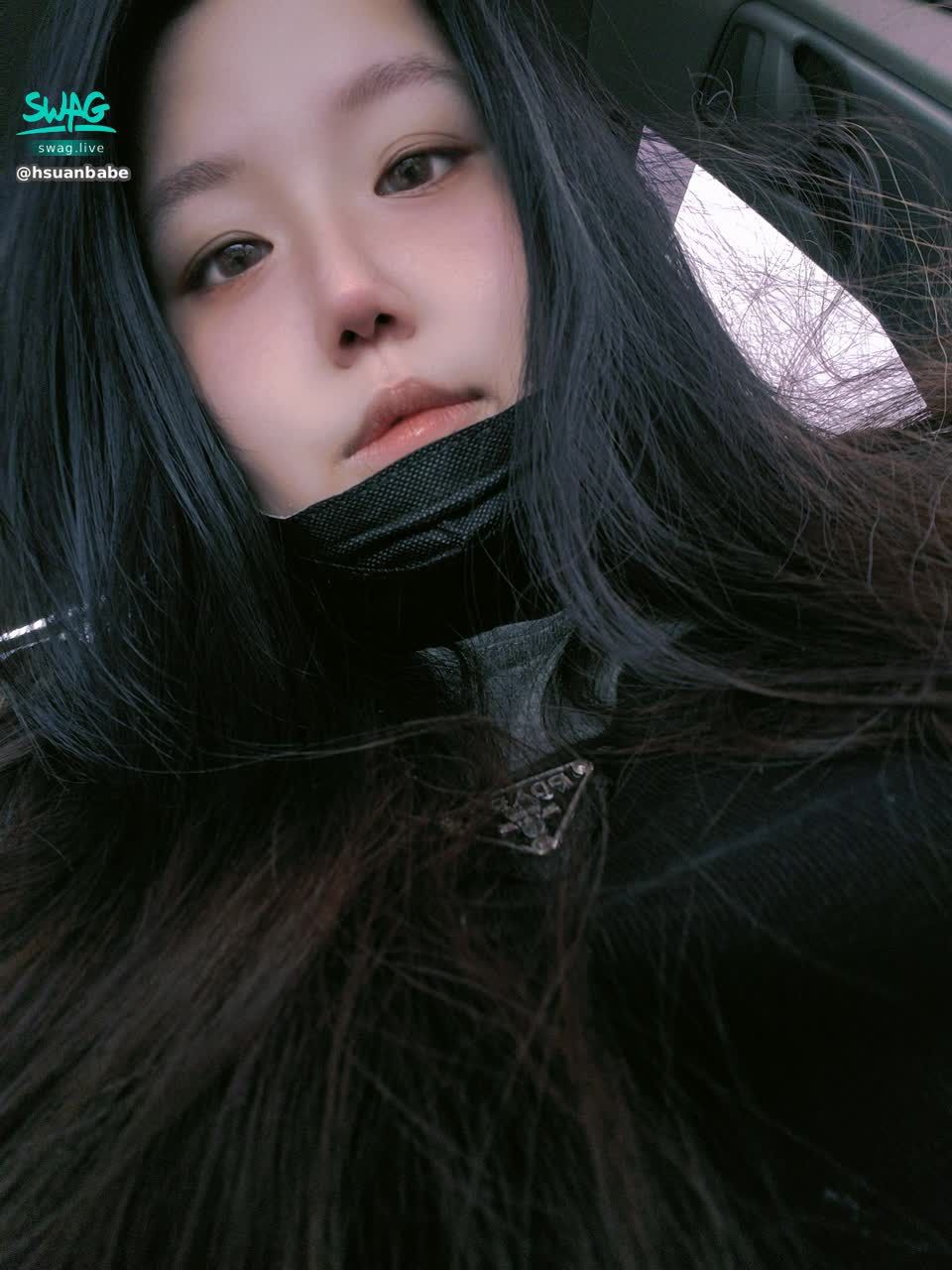 hsuanbabe : 半夜睡不著呢，有沒有寶寶要來找我聊天的？
