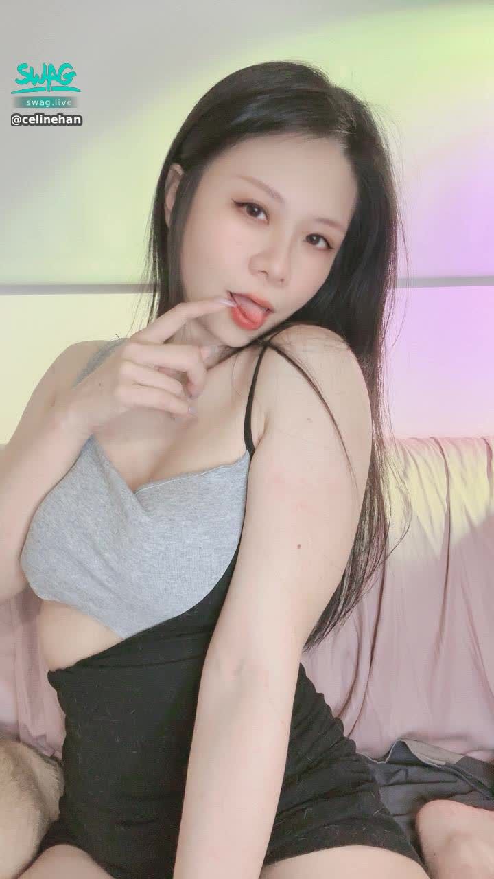 celinehan : 謝謝哥哥的陪伴，月月來的倪也很幸福🥰明天應該能色色喝酒ㄌ～ 記得找老師簽到喔💕
