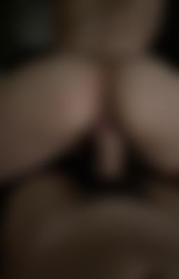 juliachen : 超色超刺激⋯宿舍做愛系列  女上細腰巨臀 帶學長回宿舍做愛 超怕被隔壁房同學聽到 抽插水聲控制不住