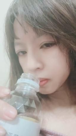 lovemeredith : 蜜香烏龍茶，沒有蜜香，我比較香，你想聞嗎？