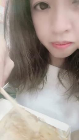 lovemeredith : 熱狗起司酥皮蛋餅沒有酥脆，也沒有蒜蓉醬油，扣分不好吃；等你帶我去吃好吃的