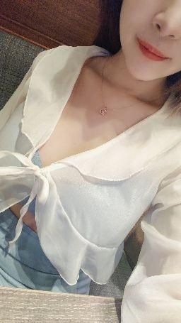 sexy_boa : 哥哥💋想幫寶兒解開嗎？好熱喔~🫦💞💓