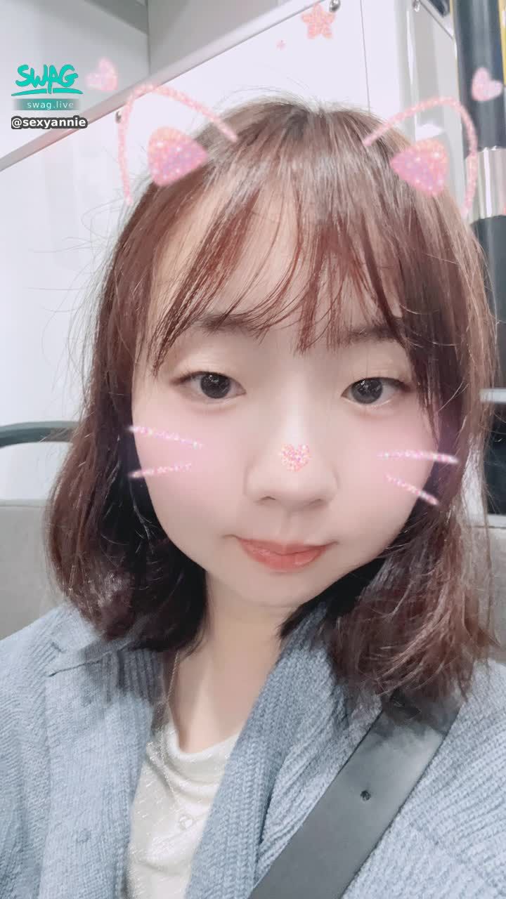 sexyannie : 宿醉頭好痛
#想要按摩💆‍♀️