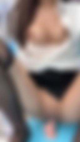chloeebb : 三點全露M字腿女上搖🔥這麼誘人的這麼飢渴的ol等一下會不會被撲倒🤭














（拍攝場地為捷運造景汽車旅館非實際捷運公共場合）