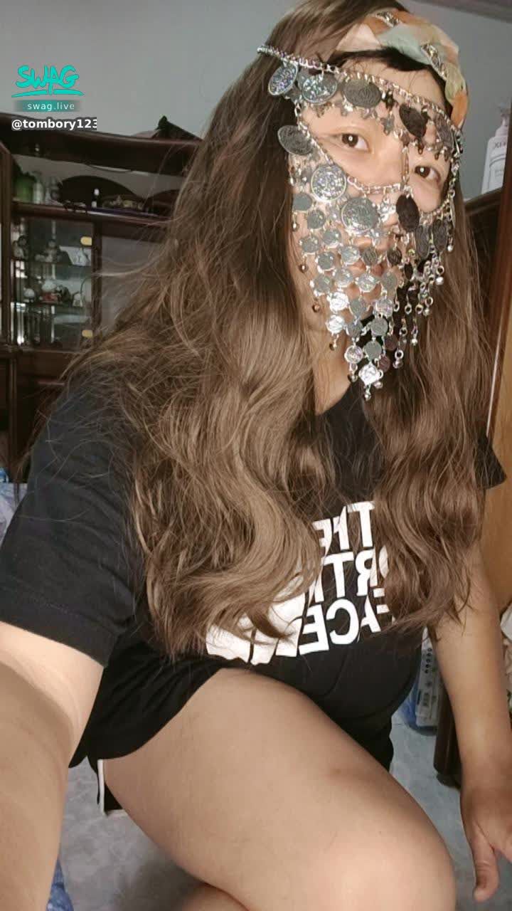 tombory1234 : 第一次來直播世界，緊張