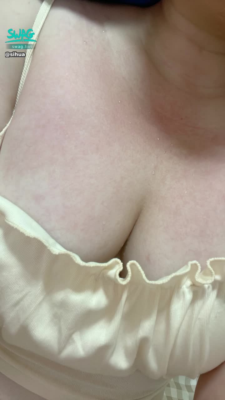 sihua : 今天下班放長假啦～～🙌🏻
洗完澡要出去玩了🥰
還是小可愛舒服❤️
#巨乳  #sexy  #性感