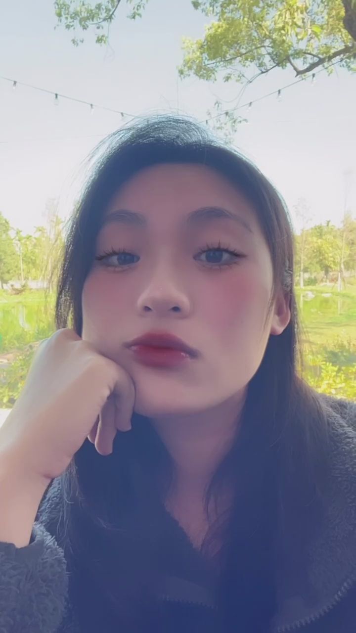 _matcha_ : 新人抹茶燕麥奶來囉🍵
第一次嘗試直播～好緊張🥰
聽說這裡可以約會～
除了吃飯逛街之外，還可以做些什麼呢👀

#sexy #性感 #戶外 #可愛 #露臉 #約會 #新人 #生活 #日常