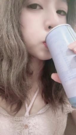 lovemeredith : 整夜沒睡，終於找到冷氣遙控器了，喝咖啡拼業績，不能睡，來陪我吧