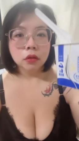 sexdinosaur : 各種吃（到底誰會素顏發這些
實在是過於真實(●°u°●)​ 」
