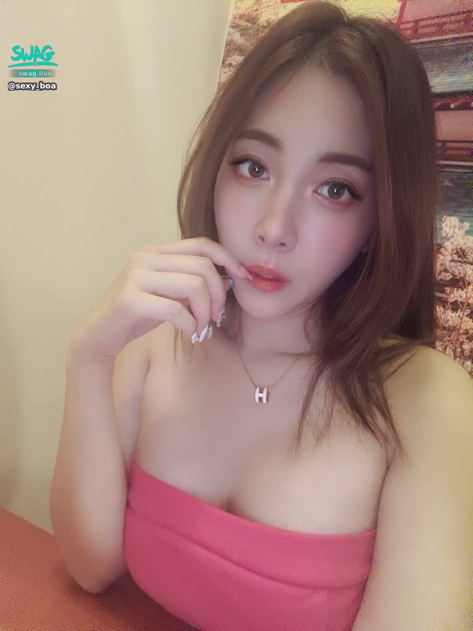 sexy_boa : 上班一整天了，讓寶兒來陪你好嗎？